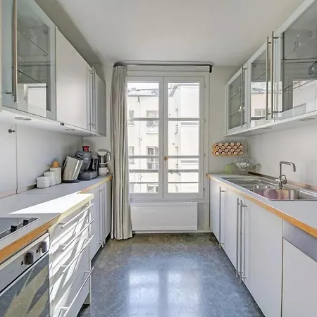 2br Place Des Vosges Turenne Paris