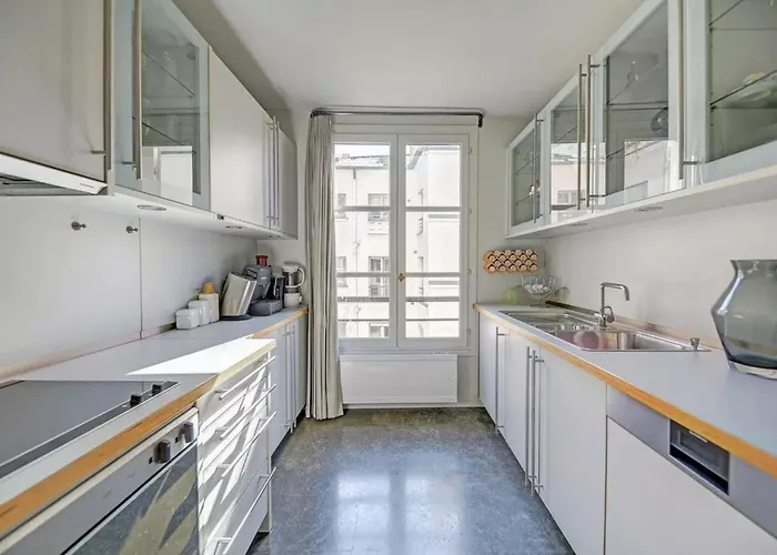 2br Place Des Vosges Turenne Paris